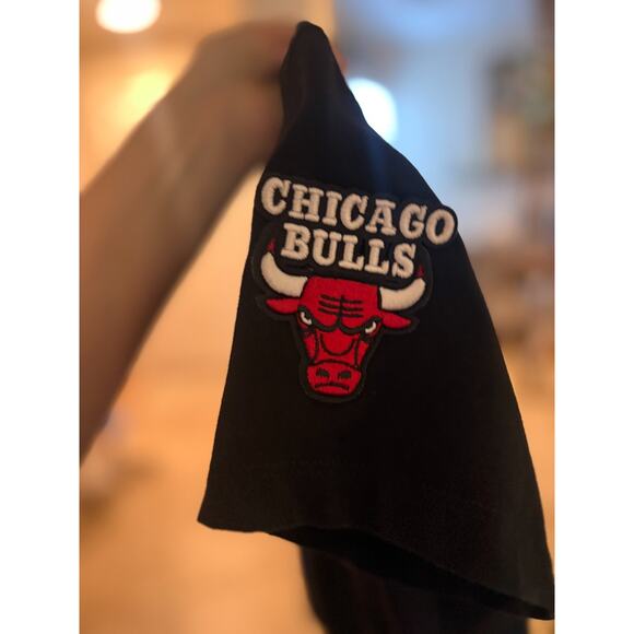 NBA Women's Chicago Bulls Embroidered Baby Tee Black Cropped Shirt Size small - Picture 6 of 7